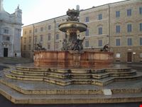 fontana maggiore loreto