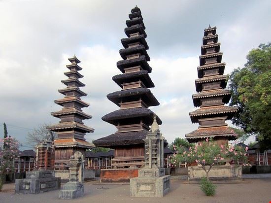 Pura Meru - David Stanley - David Stanley - CC BY 2.0