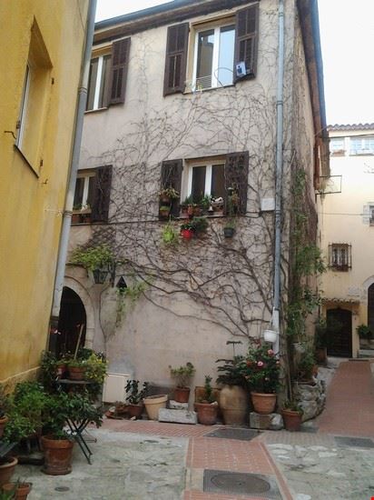  Mentone  