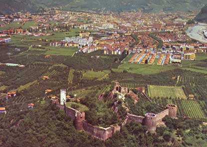 Castel Firmiano e sullo sfondo la città