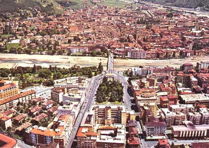 Torrente Talvera e Piazza della Vittoria dall'alto