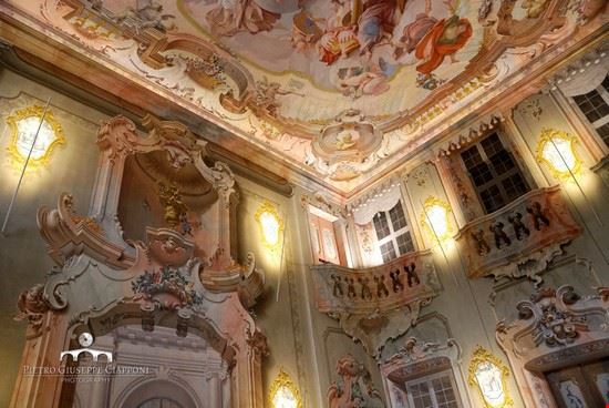  Uno scorcio del salone da ballo  