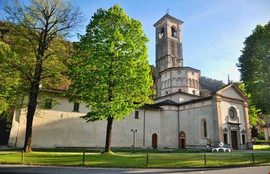 A spasso per Morbegno Una veduta del Santuario.  