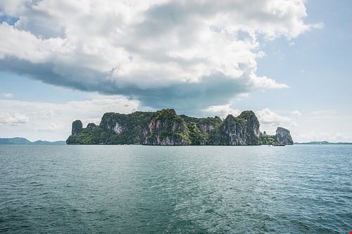  Phuket precipices - Attribution-NonCommercial-ShareAlike (http://creativecommons.org/licenses/by-nc-sa/2.0/) precipices