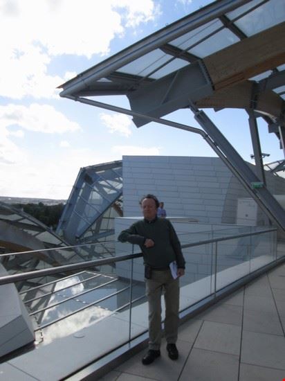 Fondation Louis Vuitton pour l'art terrazza con strutture  