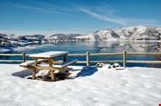 Il Lago di Campotosto innevato
