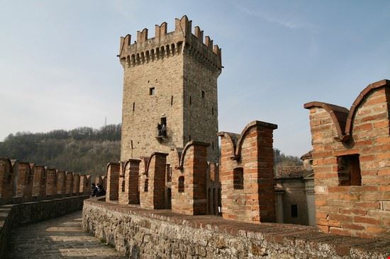 Castello di Vigoleno Vigoleno Davide Bolsi - CC BY 3.0 Davide Bolsi