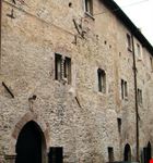 Il medievale Palazzo dei Melatino (XIII sec.) - particolare della facciata.