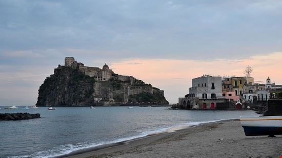 Castello Aragonese Forio 2benny - CC BY 2.0 2benny