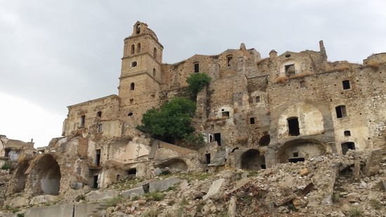 Vista della torre normanna dal basso