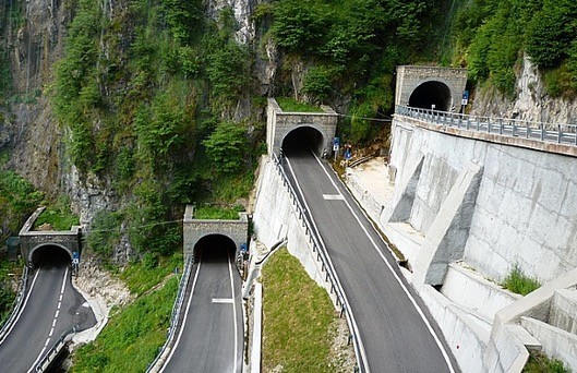 Costruita in soli 3 mesi, la Strada dei 100 Giorni è ancora oggi un capolavoro di ingegneria unico al mondo
