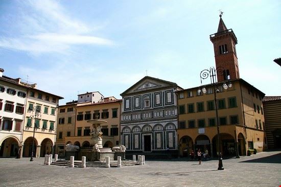 Piazza Farinata degli Uberti - mockney piers - mockney piers - CC BY 2.0