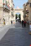 C.so Vittorio Emanuele con sfondo Porta Reale