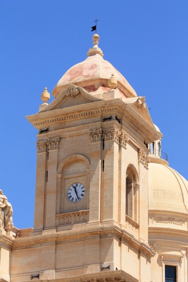 Duomo - particolare torre con orologio