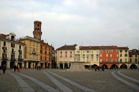  Vercelli Alessandro Vecchi - CC BY-SA 3.0 Alessandro Vecchi