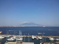 veduta dal castell dell ovo del golfo di napoli napoli
