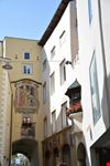 Via Centrale. Affresco al Vescovo Bruno von Kirchberg