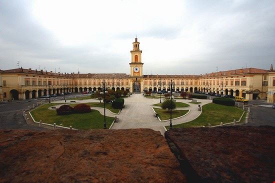 Piazza Bentivoglio Gualtieri  