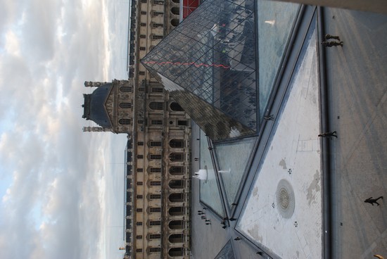 Piramide du Louvre