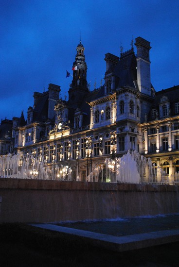 Hôtel de Ville di sera