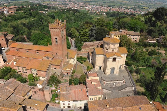 La Chiesa del Crocifisso e la Torre di Matilde