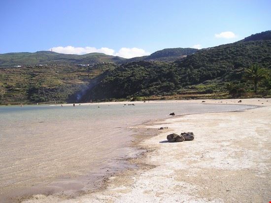 Lago Specchio di Venere Isola di Pantelleria Luca Conti - CC BY 2.0 Luca Conti