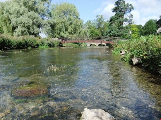  Bibury HandsLive - CC BY 2.0 HandsLive