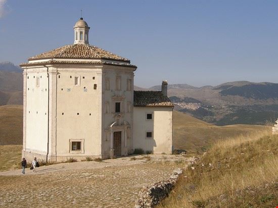 Chiesa di Santa Maria della Pietà Calascio Ra Boe - CC BY-SA 3.0 Ra Boe