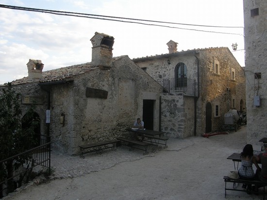 rocca calascio borgo