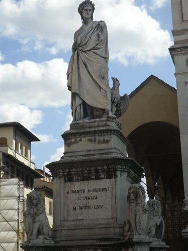 Statua di Dante in Piazza Santa Croce