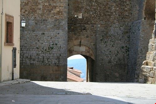 Il Cassero dei senesi Massa Marittima Glen Bowman - Attribution-ShareAlike License (http://creativecommons.org/licenses/by-sa/2.0/) Glen Bowman
