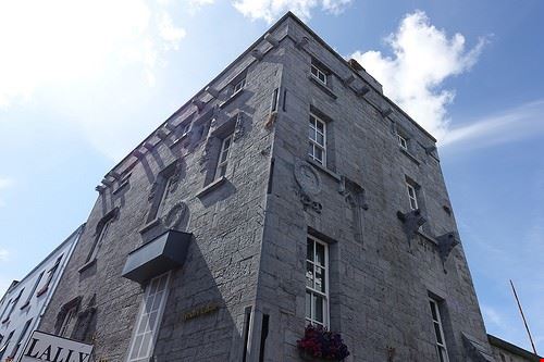 Lynchs Castle Galway petwalker49 - Attribution-NonCommercial (http://creativecommons.org/licenses/by-nc/2.0/) petwalker49