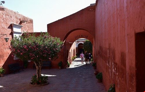 Monastero di Santa Catalina Arequipa Prof. Mortel - Attribution-NonCommercial-ShareAlike (http://creativecommons.org/licenses/by-nc-sa/2.0/) Prof. Mortel