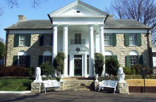 Graceland Memphis Joseph Novak - CC BY 2.0 Joseph Novak