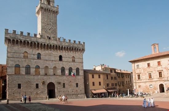 Piazza Grande Montepulciano Phillip Capper - CC BY 2.0 Phillip Capper