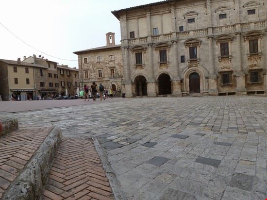  Montepulciano Phil Whitehouse - CC BY 2.0 Phil Whitehouse