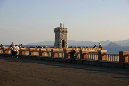 Piazza Bovio Piombino raffaele sergi - CC BY 2.0 raffaele sergi