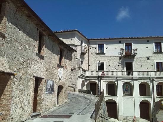 Il borgo dei 2 mari in Calabria è la terrazza speciale da dove ammiri contemporaneamente Ionio e Tirreno