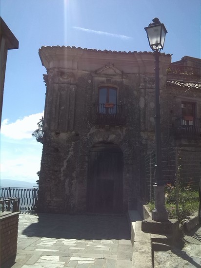 Portale di Palazzo Schettini-Le Piane (XVI sec.)
