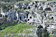 Habitat rupestre  "Le 7 Camere"