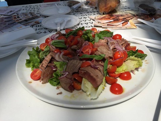 Piatto con Prodotti Tipici