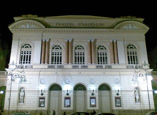983px-Teatro_Garibaldi_SMCV 983px-Teatro_Garibaldi_SMCV  