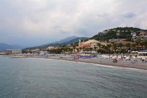 La spiaggia e panorama.