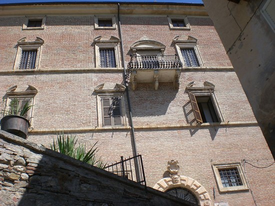 palazzo leopardi montefortino
