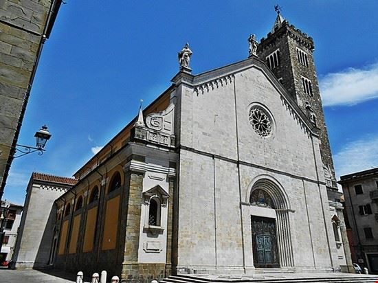  Sarzana cattedraledisarzana.it - CC BY-SA 3.0 cattedraledisarzana.it