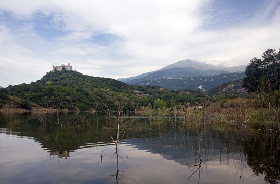Castello e lago Pisono