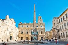 place de la republique arles