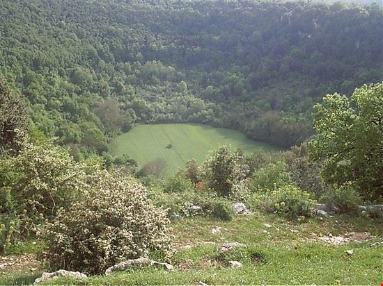  Vico del Gargano Dolina Pozzatina - CC BY-SA 3.0 Dolina Pozzatina