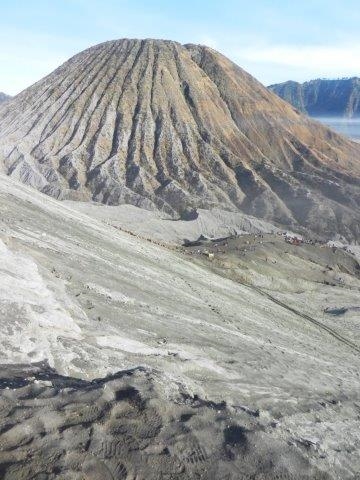 paesaggio lunare nella caldera