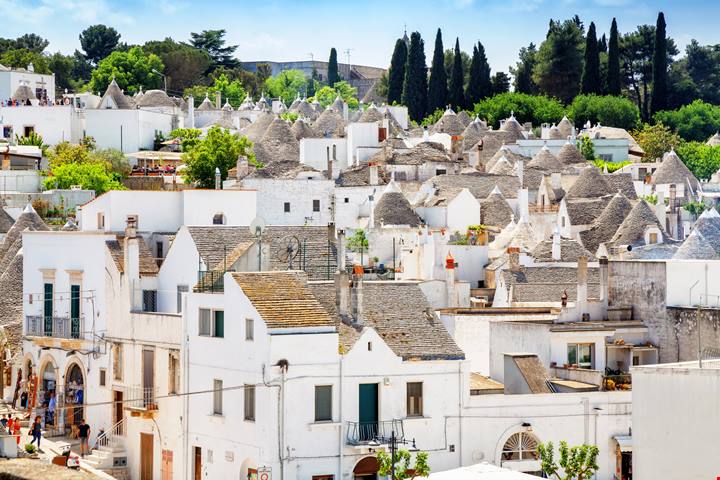 Urban trekking in estate: invece delle solite città, prova questi piccoli borghi da sogno!